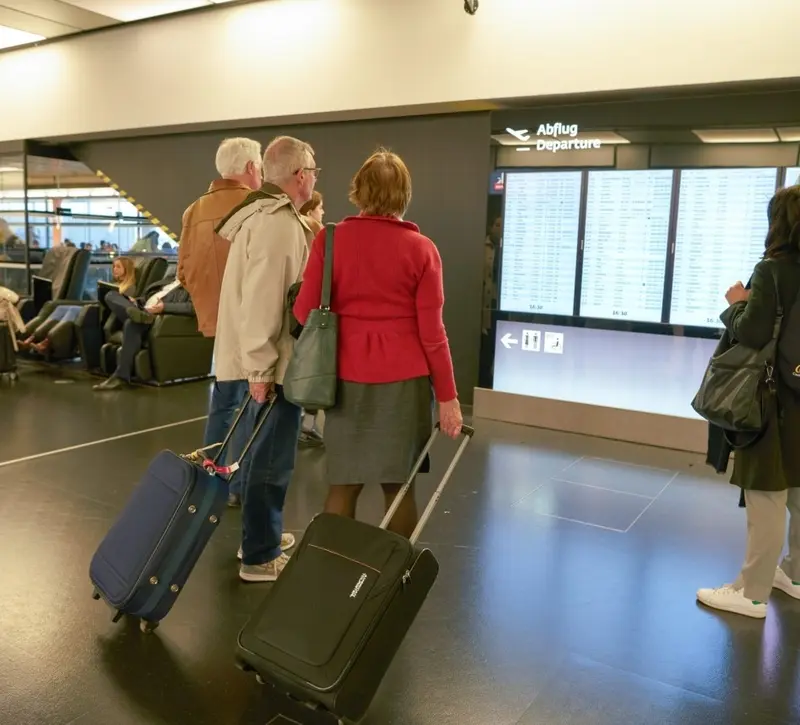 Guardian: Πολύωρες καθυστερήσεις στα αεροδρόμια με το νέο σύστημα εισόδου/εξόδου της ΕΕ