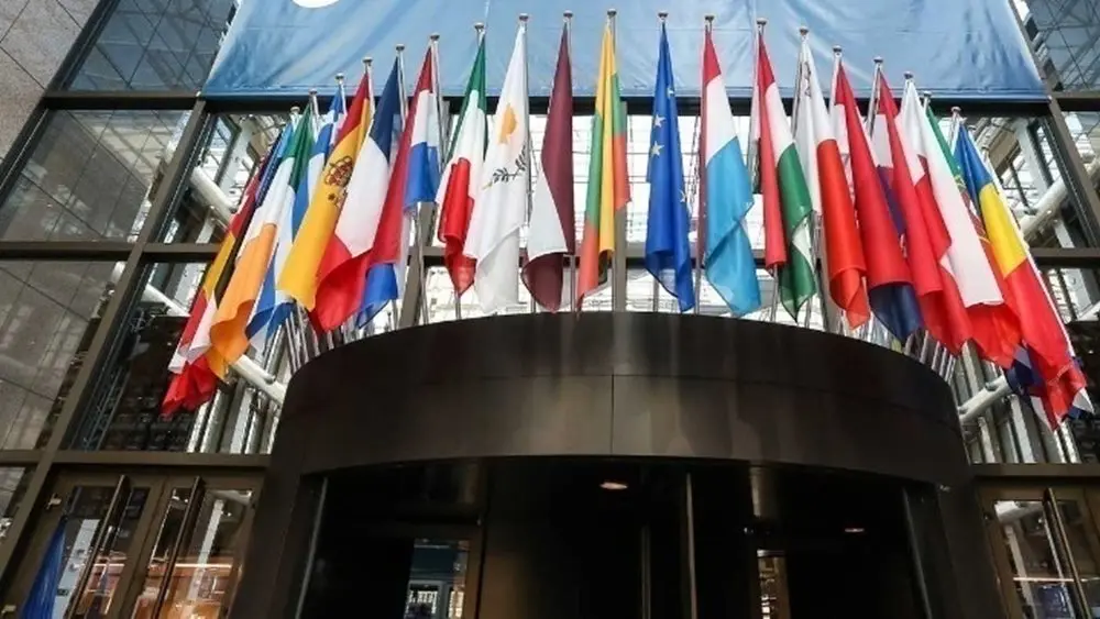 Bloomberg: Η κάθε χώρα για τον εαυτό της εντός ΕΕ