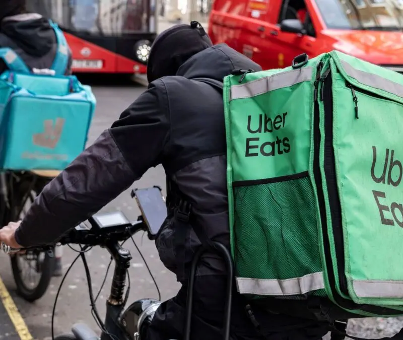 Uber: Αυξάνει το ποσοστό στη Delivery Hero με deal 270 εκατ. ευρώ από την Prosus