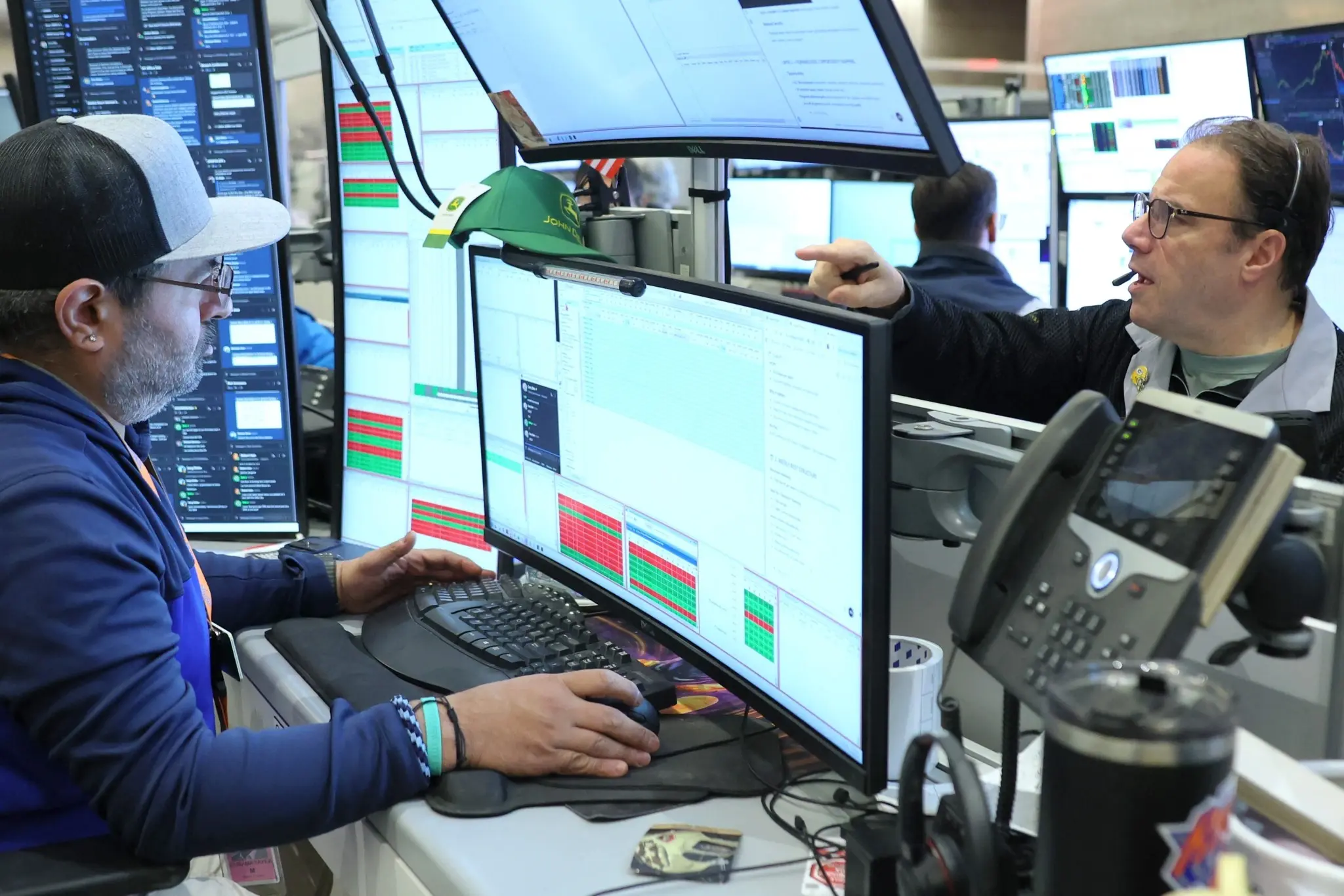 Μεικτά πρόσημα στις ευρωαγορές εν μέσω αβεβαιότητας και υψηλών τιμών ενέργειας