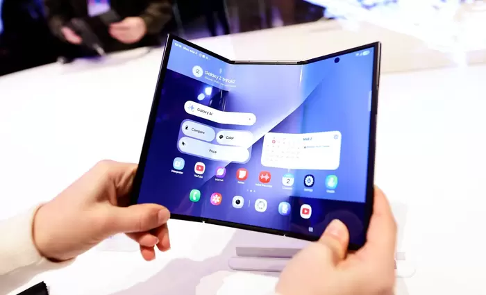 Γιατί η Samsung φρενάρει τις πωλήσεις του Galaxy Z TriFold των $2.899 μόλις τρεις μήνες μετά την κυκλοφορία του