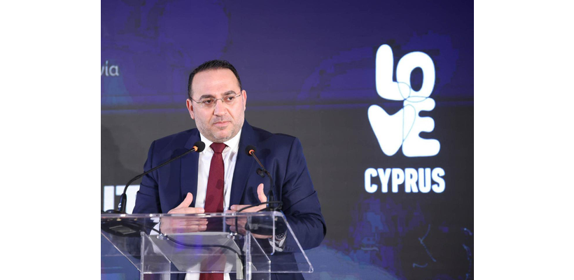 Νότα αισιοδοξίας από Κουμή για αφίξεις – Βλέπει σταδιακή ανάκαμψη των τουριστικών ροών