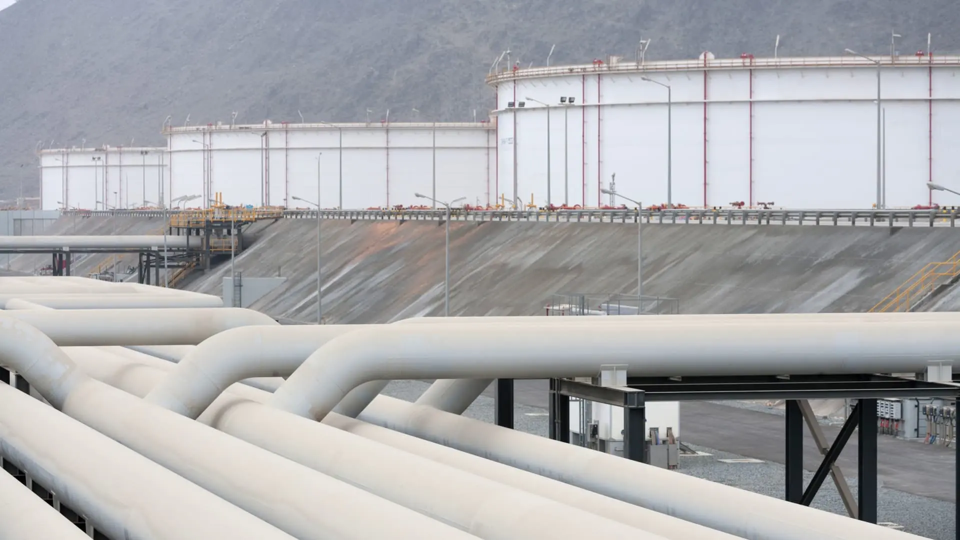 Σχέδια-μαμούθ για παράκαμψη του Ορμούζ με νέους αγωγούς και εναλλακτικές διαδρομές πετρελαίου