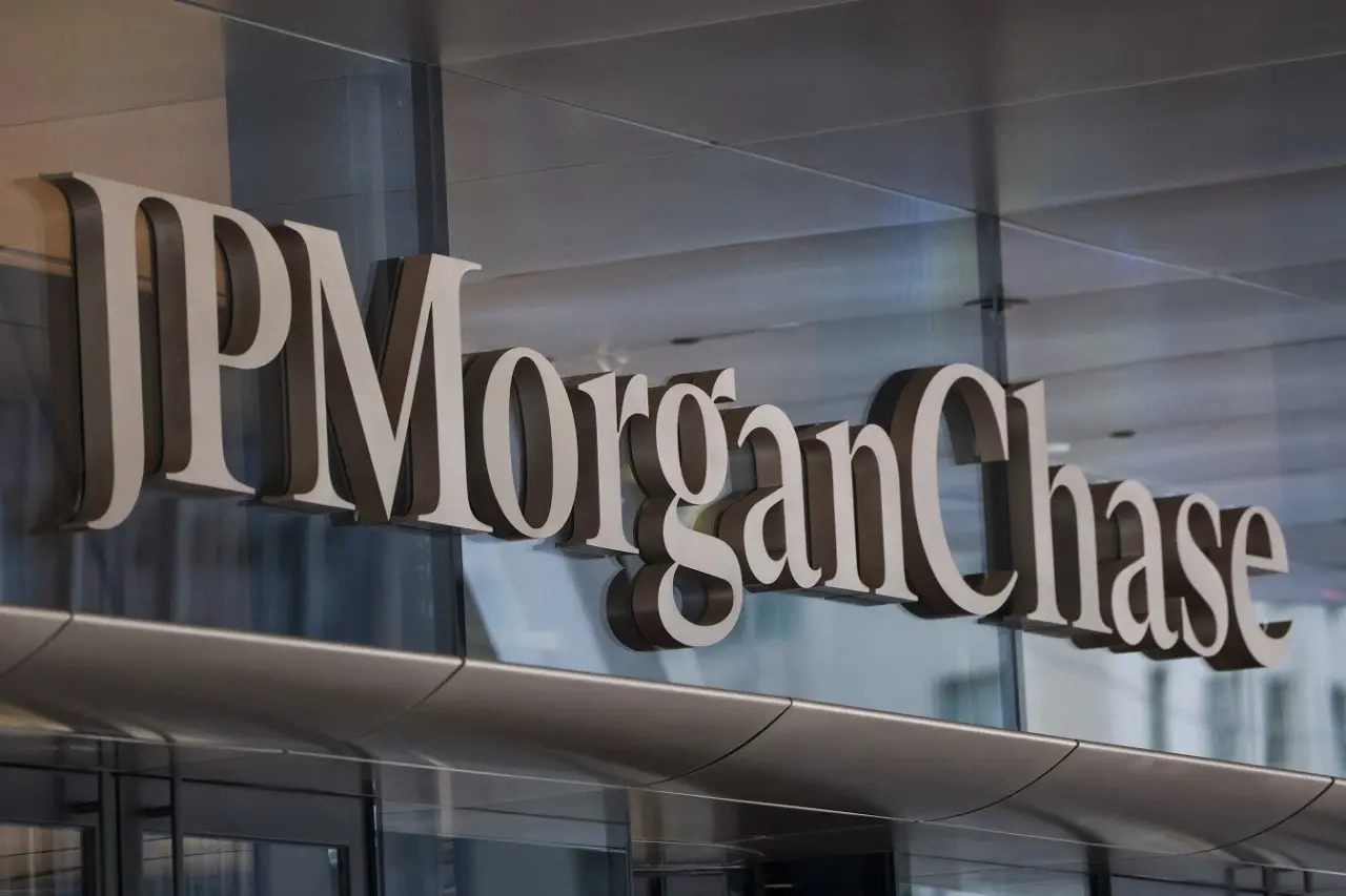 JPMorgan: Υψηλός κίνδυνος για τις αγορές από τον πόλεμο στο Ιράν - Να μην εφησυχάζουν οι επενδυτές