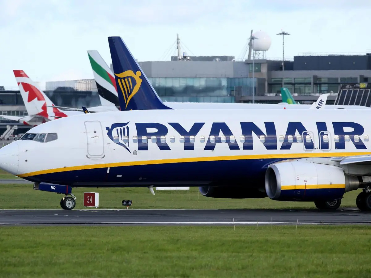 Η Ryanair πάει στα δικαστήρια τη Βρετανική Κυβέρνηση