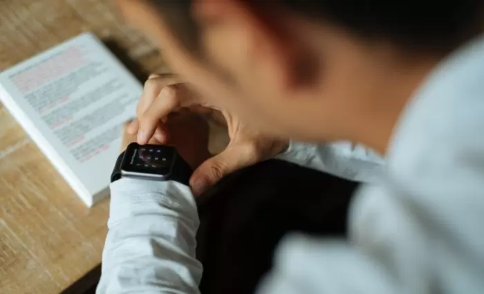 Στα $64 δισ. μέχρι το 2030 τα έσοδα από smartwatches