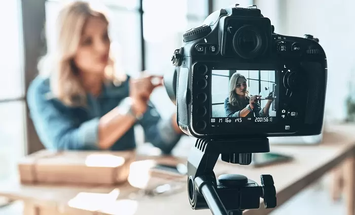 Πόσα κερδίζουν οι influencers από τα social media;