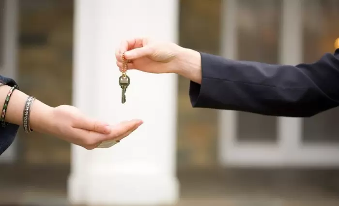 Παγώνουν οι εξώσεις