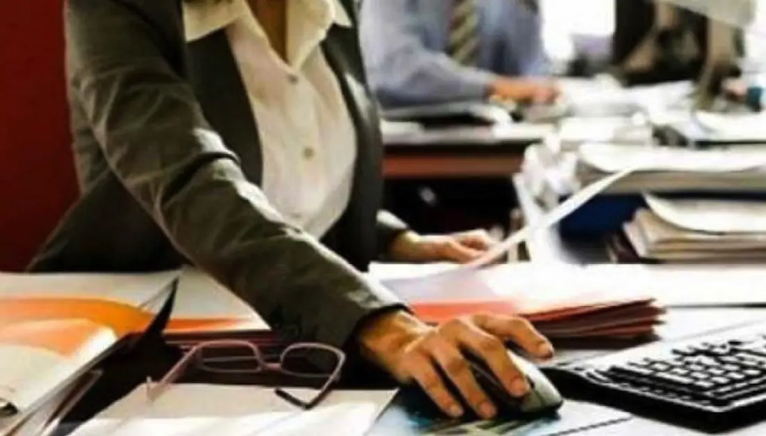 Κενές θέσεις στο Δημόσιο με μισθούς από €24.500 εώς €80.443