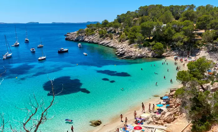 Η Ισπανία αναμένει ρεκόρ τουριστών το καλοκαίρι