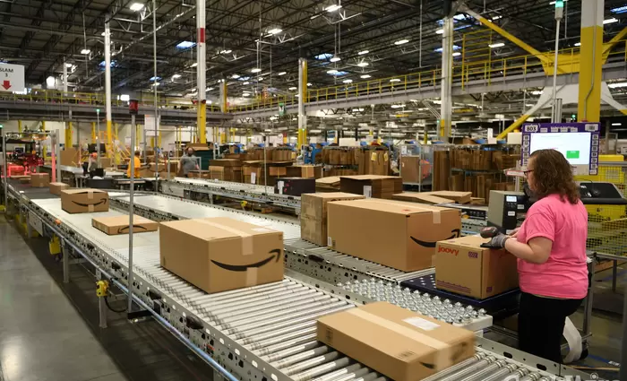 Amazon: «Ασφυξία» λόγω έλλειψης αποθηκευτικών χώρων και εργαζομένων
