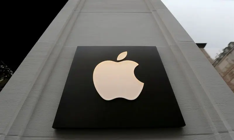Ο Τραμπ καλεί την Apple να μεταφέρει τα εργοστάσιά στις ΗΠΑ