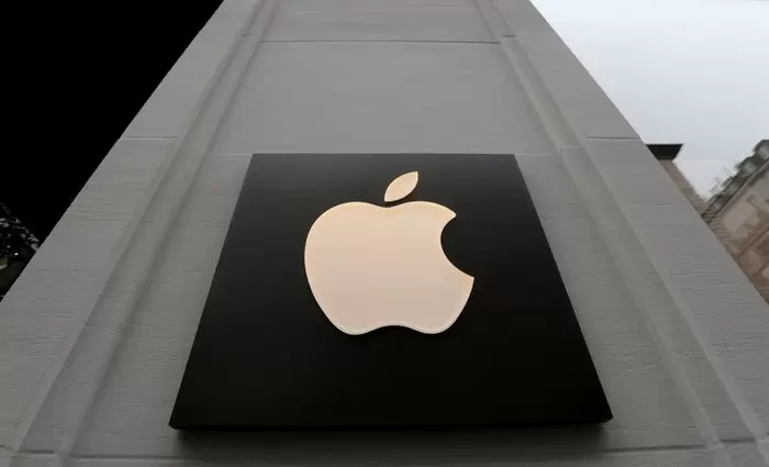 Ο Τραμπ καλεί την Apple να μεταφέρει τα εργοστάσιά στις ΗΠΑ
