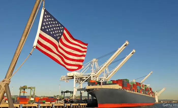 Πόσο κοστίζει ο εμπορικός πόλεμος ΗΠΑ-Κίνας