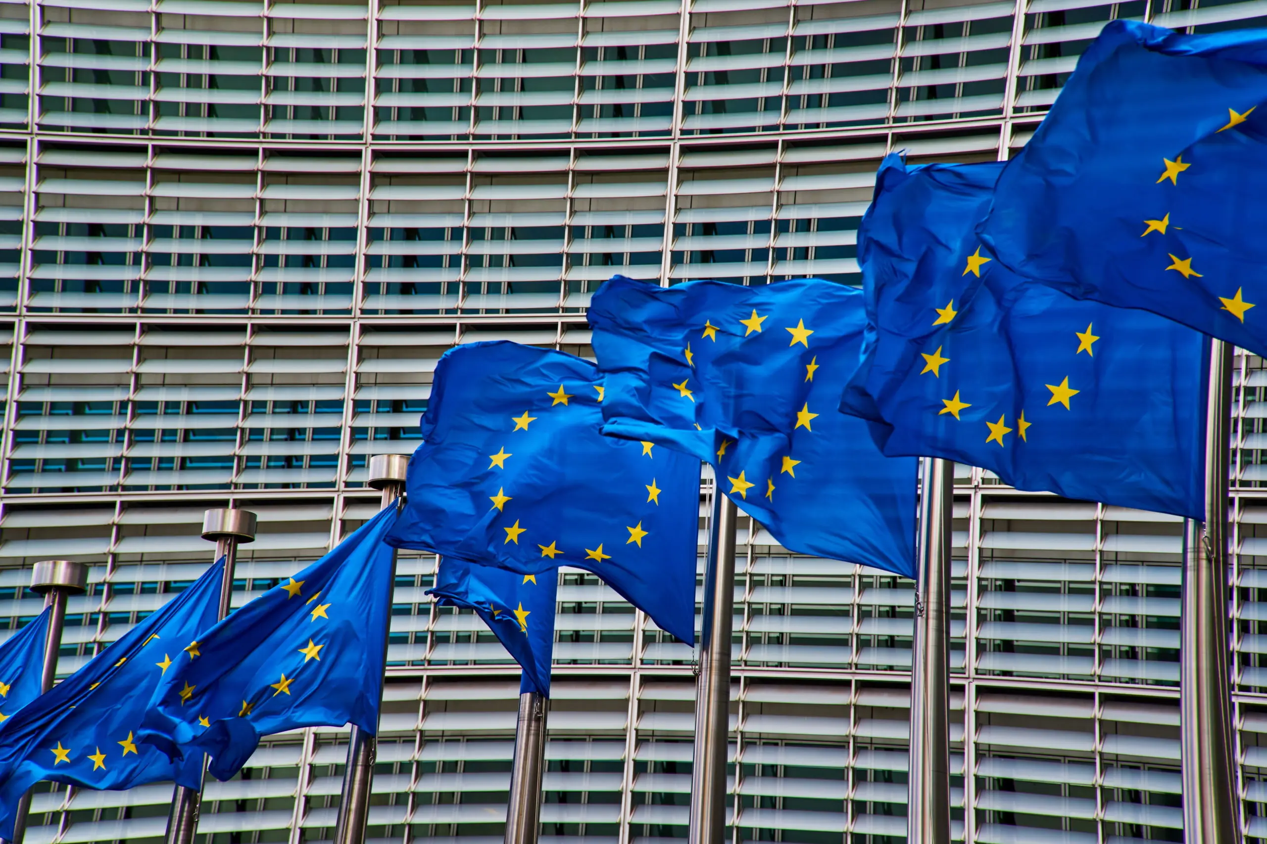 Η Κομισιόν ξεκινά την έκδοση των ομολόγων του SURE ύψους 100 δισ.ευρώ