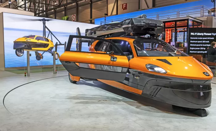 Κολοσσοί στη «μάχη» παραγωγής ιπτάμενου οχήματος