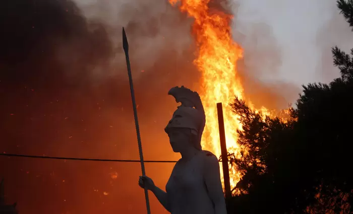 Moody's: Προειδοποιεί για τις επιπτώσεις των πυρκαγιών στην Ελλάδα