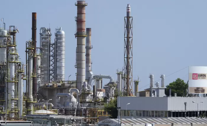 Η Ρωσία θα πουλά πετρέλαιο μόνο σε τιμή αγοράς