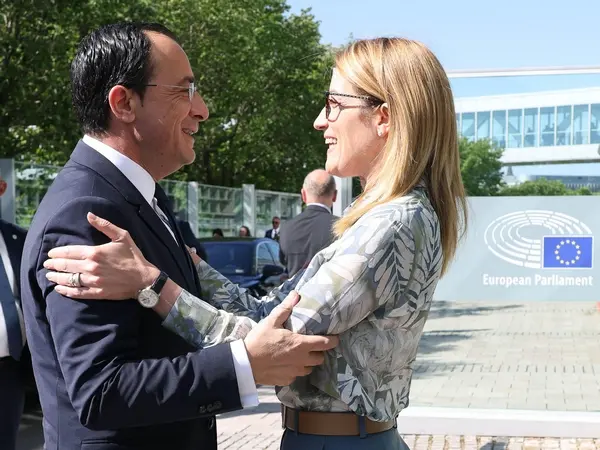 ΠτΔ: «Ψηφίζει» Ούρσουλα και Μετσόλα για Κομισιόν και Ευρωκοινοβούλιο
