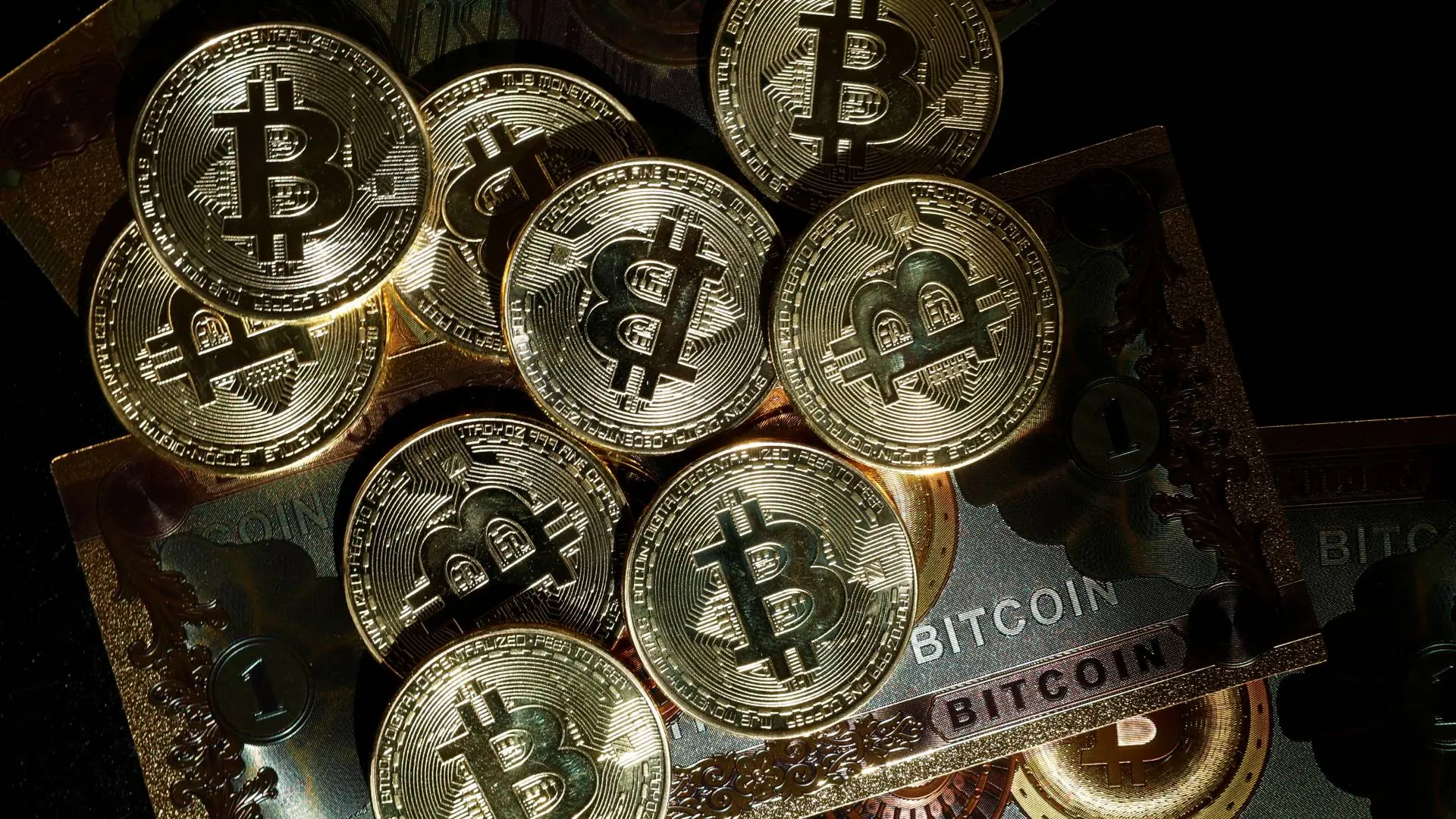 Συνεχίζει την επέλασή του το bitcoin - Έσπασε και το φράγμα των $71.000