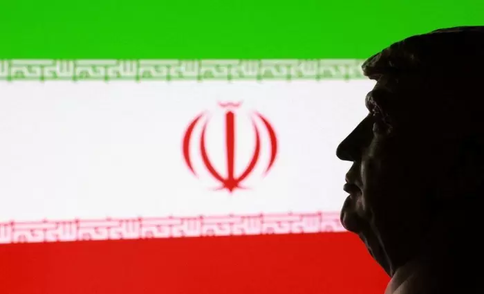 Τραμπ: Με το δάχτυλο στη σκανδάλη – Τι συμβαίνει τελικά με το Ιράν;