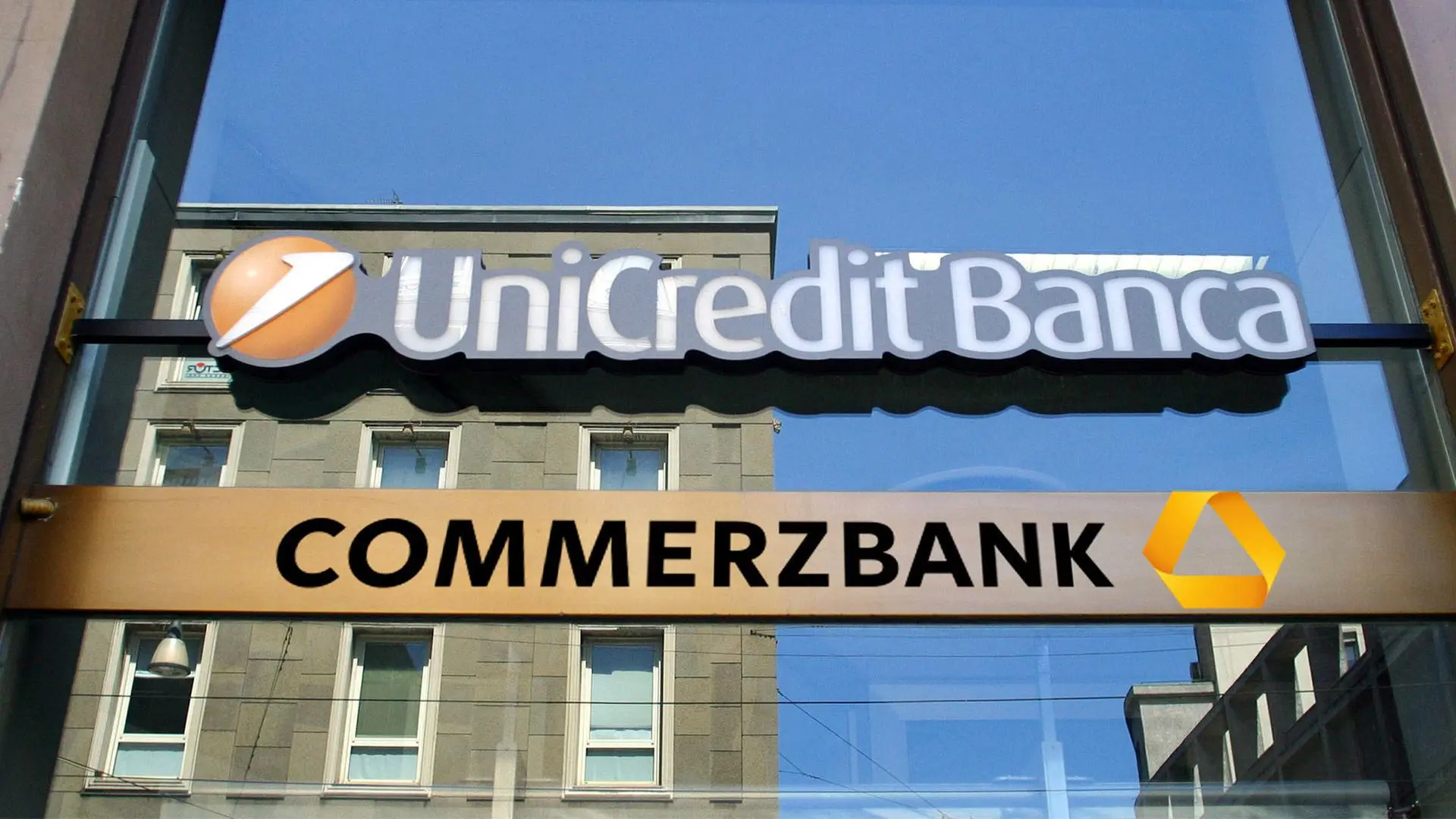 UniCredit: Ανάγκη ριζικών αλλαγών στην Commerzbank εν μέσω πίεσης για εξαγορά