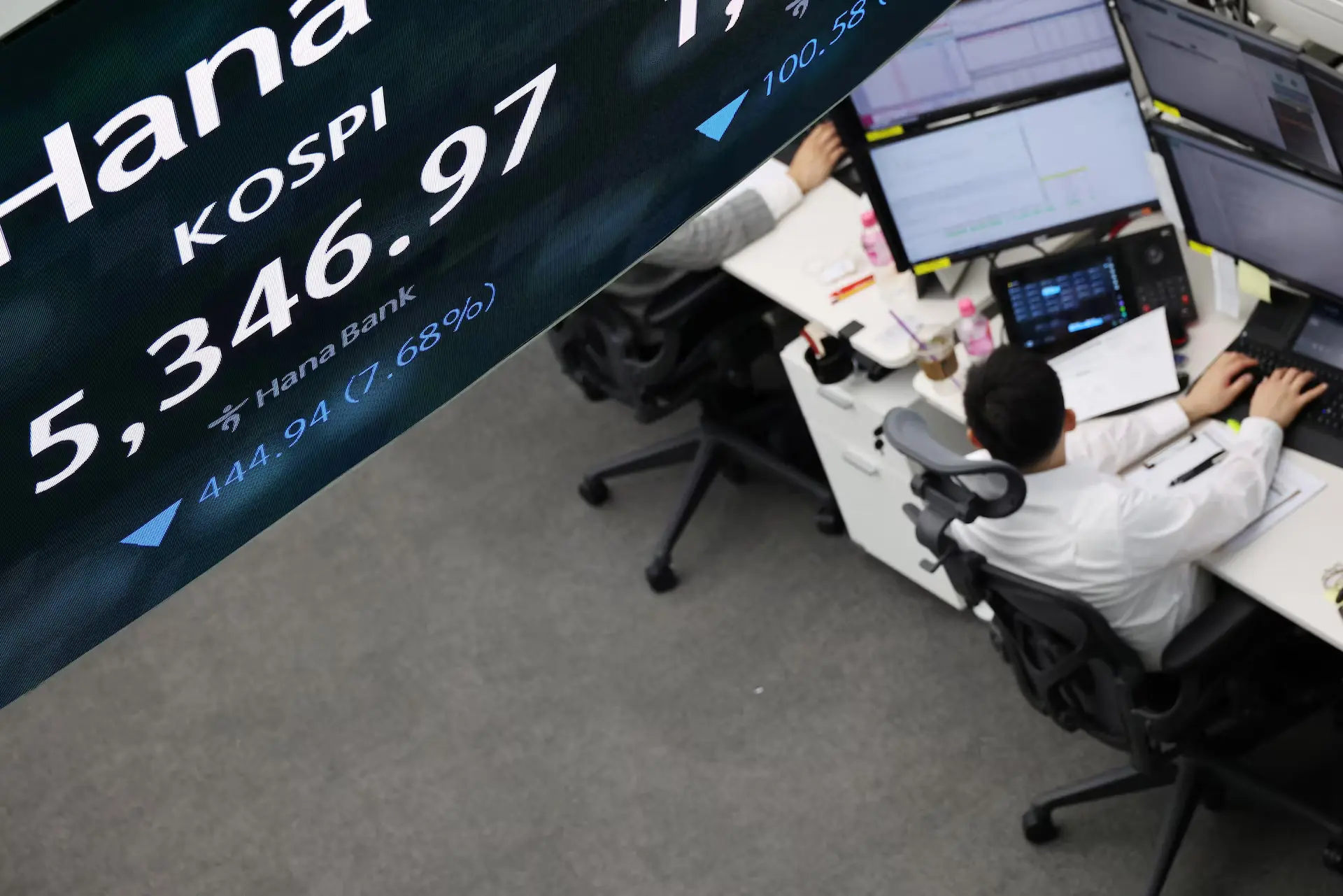 Μεικτές τάσεις στην Ασία μετά τις απώλειες στη Wall Street