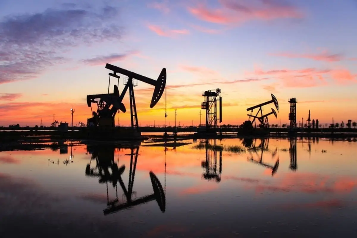 Πετρέλαιο: Εβδομαδιαία βουτιά 8% για το Brent, παρά την επιστροφή πάνω από τα 80 δολάρια