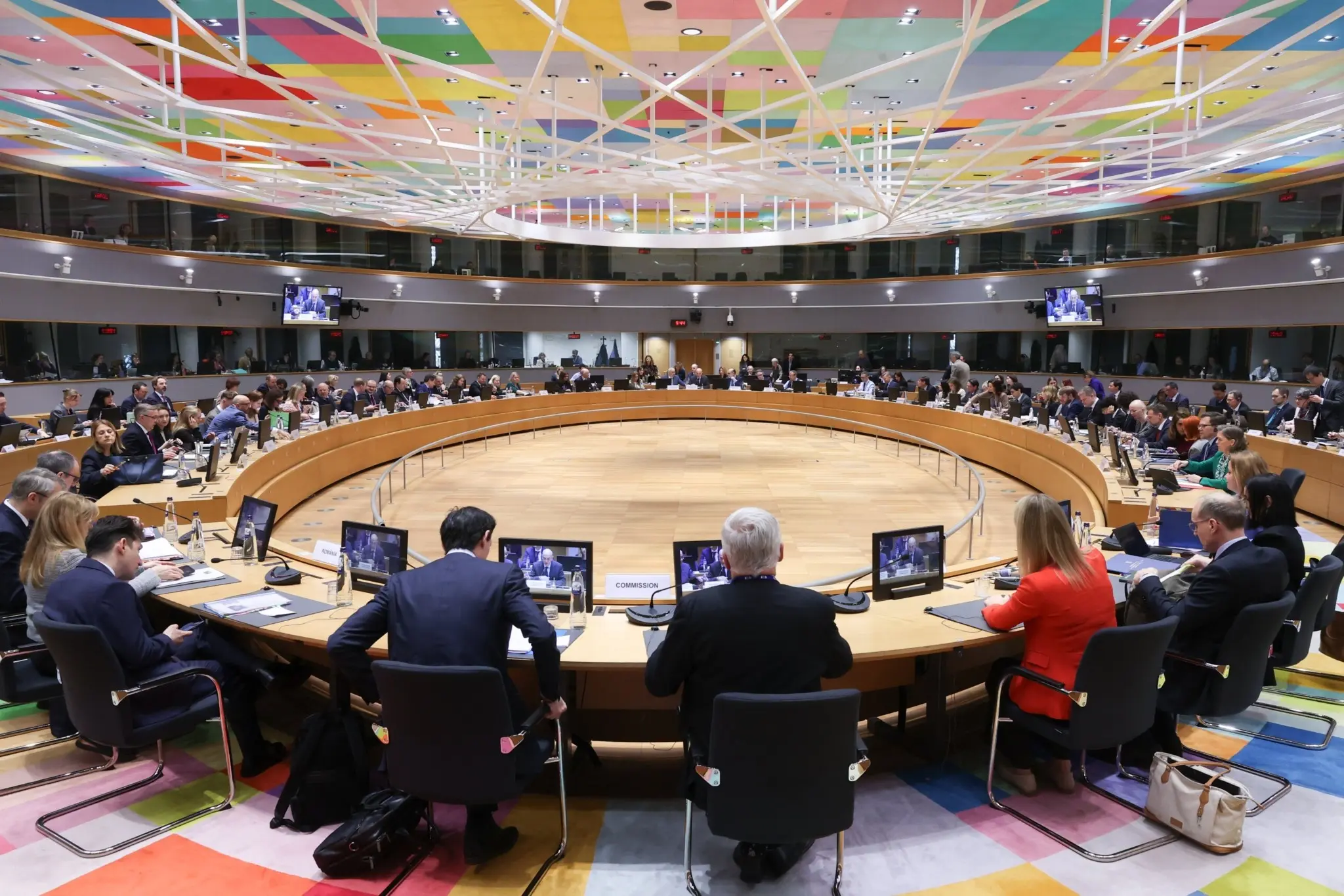 Σύνοδος Κορυφής ΕΕ: Στοχευμένα προσωρινά μέτρα για καύσιμα και ρεύμα ζητούν οι «27» από την Κομισιόν