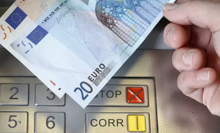 Αυξάνεται ο κατώτατος μισθός στην Ελλάδα