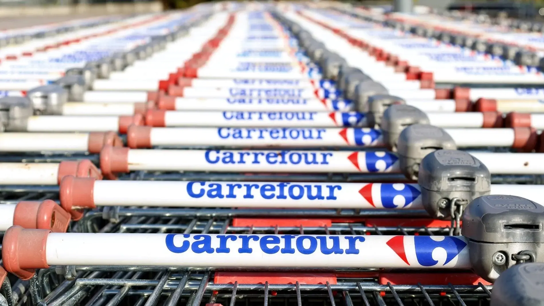 Carrefour: Η μάχη του γίγαντα του λιανεμπορίου για την ανάκτηση των επενδυτών