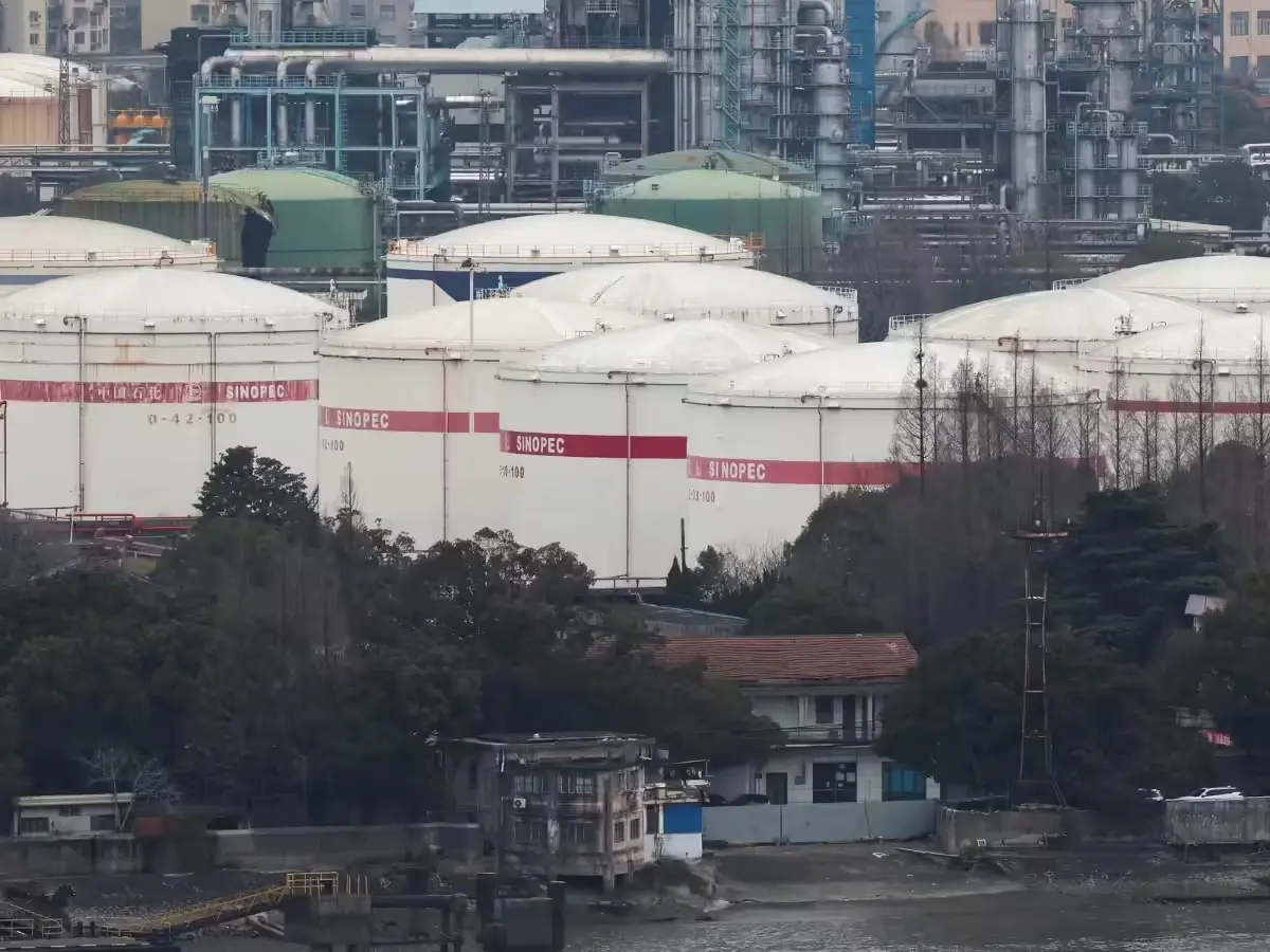 Reuters: H Ρωσία μειώνει την παραγωγή πετρελαίου τον Απρίλιο