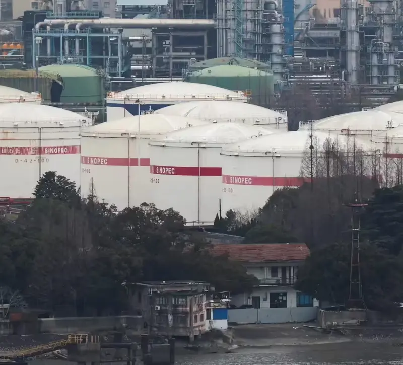 Reuters: H Ρωσία μειώνει την παραγωγή πετρελαίου τον Απρίλιο