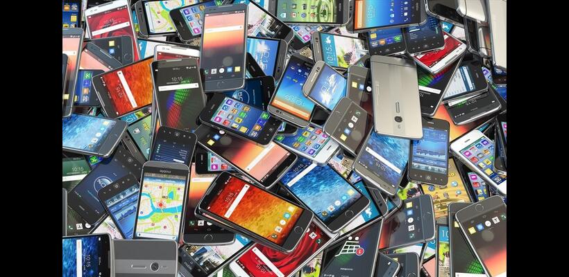 Η ΕΕ βάζει νέους κανόνες στη βιομηχανία κινητών τηλεφώνων για πιο ανθεκτικές και οικολογικές συσκευές