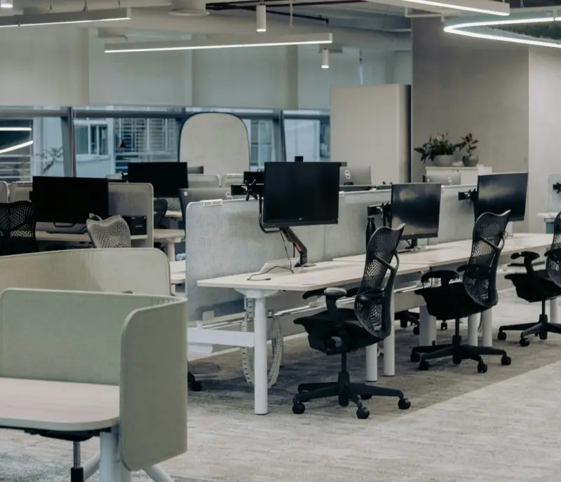 Big Tech: Κύμα απολύσεων με σχεδόν 80.000 θέσεις να χάνονται το 2026 λόγω AI