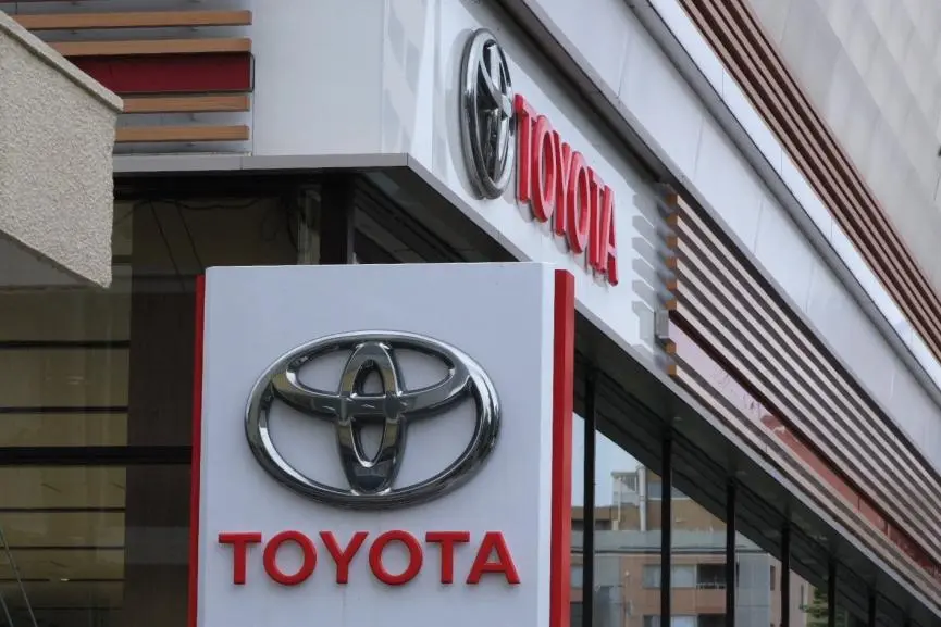 Toyota: Δεύτερο μηνιαίο ρεκόρ πωλήσεων λόγω ζήτησης στις ΗΠΑ και επερχόμενων δασμών