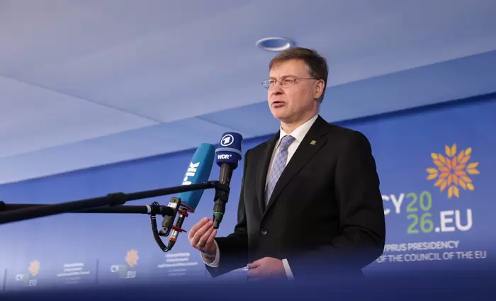«Προσγείωση» από Ντομπρόβσκις για ενιαία δράση - «Εθνική αρμοδιότητα» η στεγαστική πολιτική