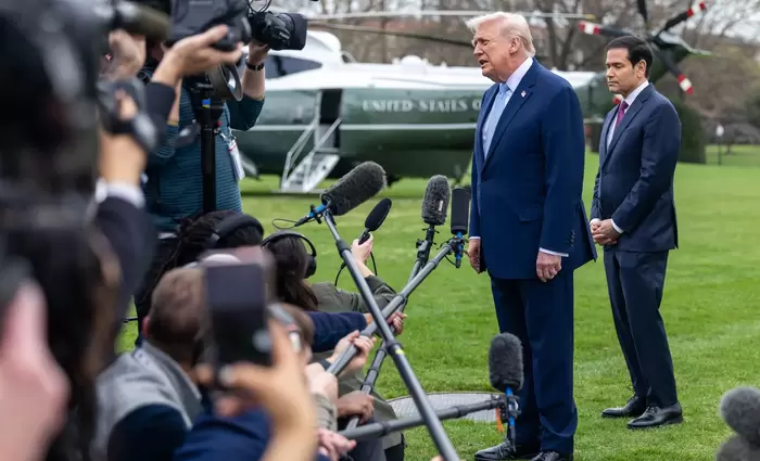 Τραμπ: Τελεσίγραφο 48 ωρών για τα Στενά του Ορμούζ – Τι απαντά η Τεχεράνη