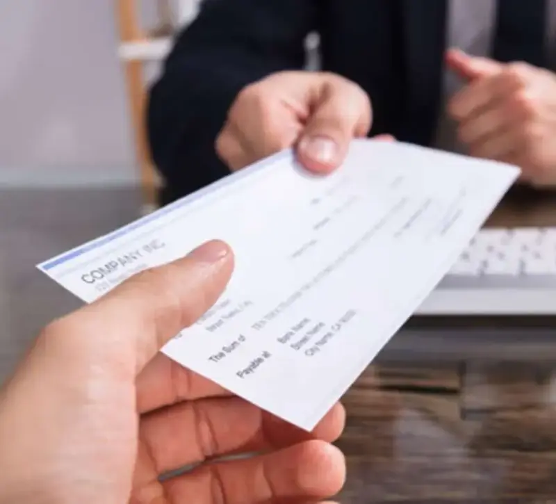 Σημαντική μείωση 47% στις καταχωρήσεις ακάλυπτων επιταγών το 2025