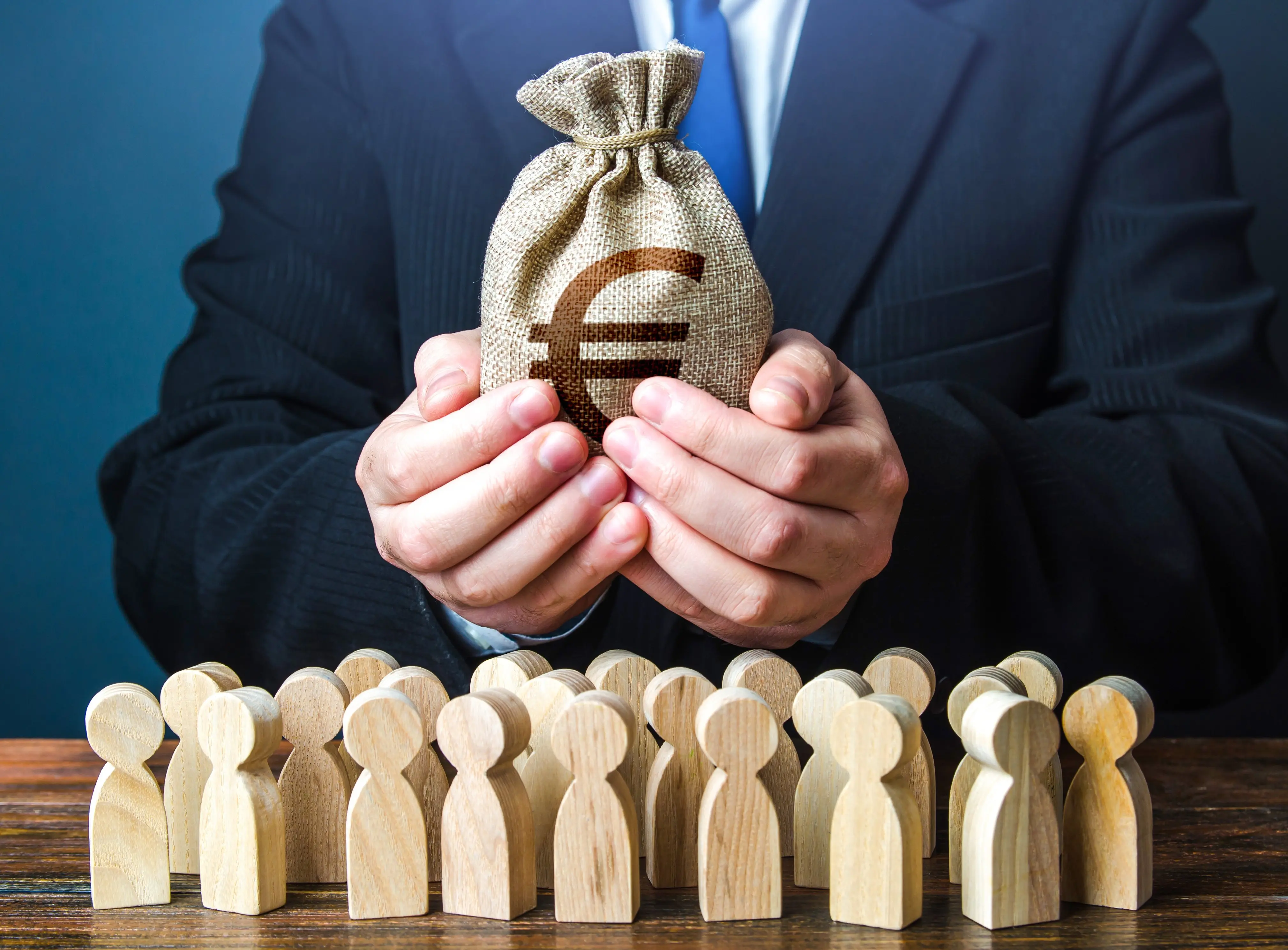 Κατά 2.44% αυξάνεται η ΑΤΑ - Πώς διαμορφώνονται οι μισθοί (ΠΙΝΑΚΕΣ)