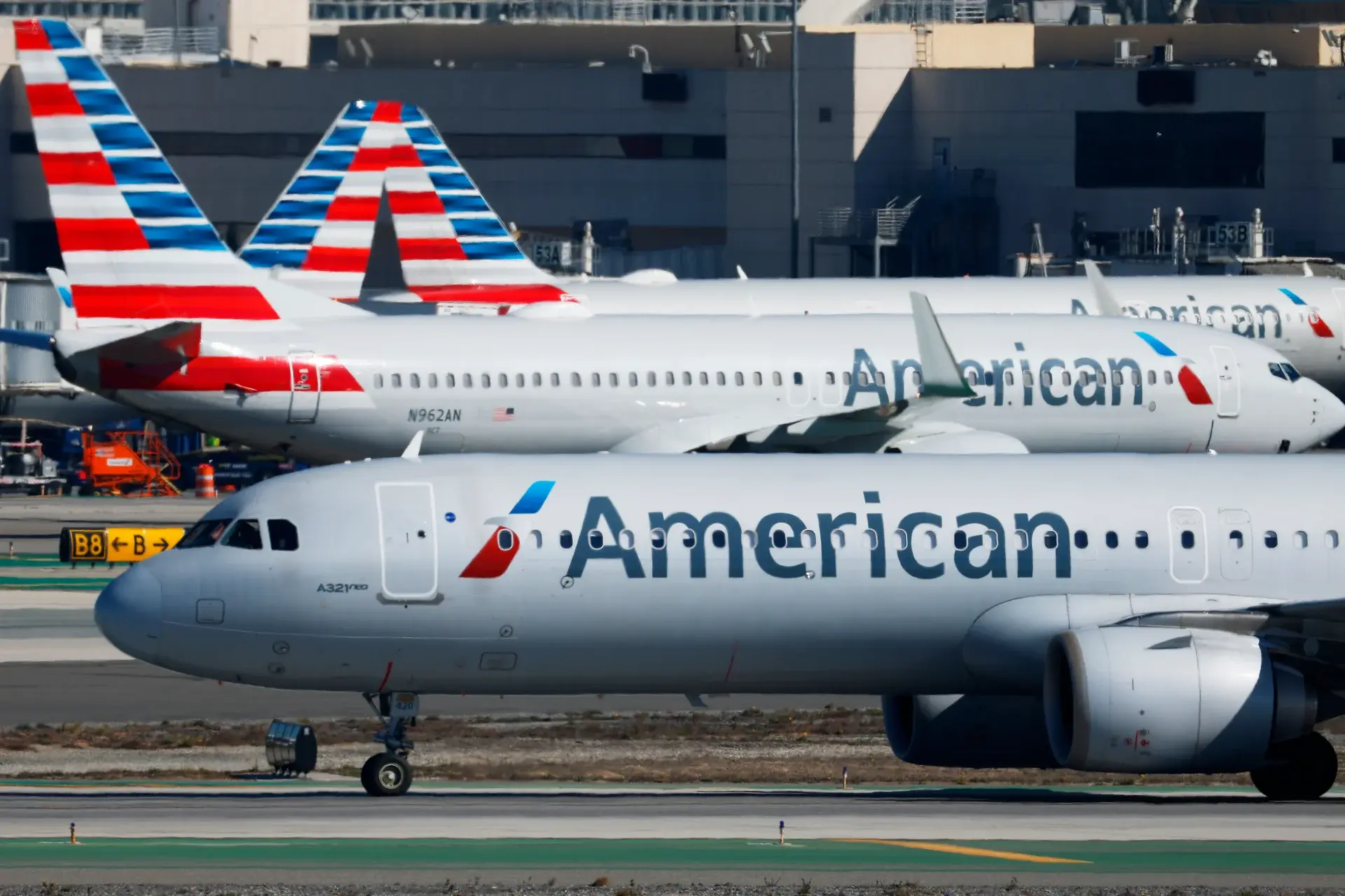 American Airlines: Βουτιά στις προβλέψεις για τα κέρδη λόγω έκρηξης στο κόστος καυσίμων