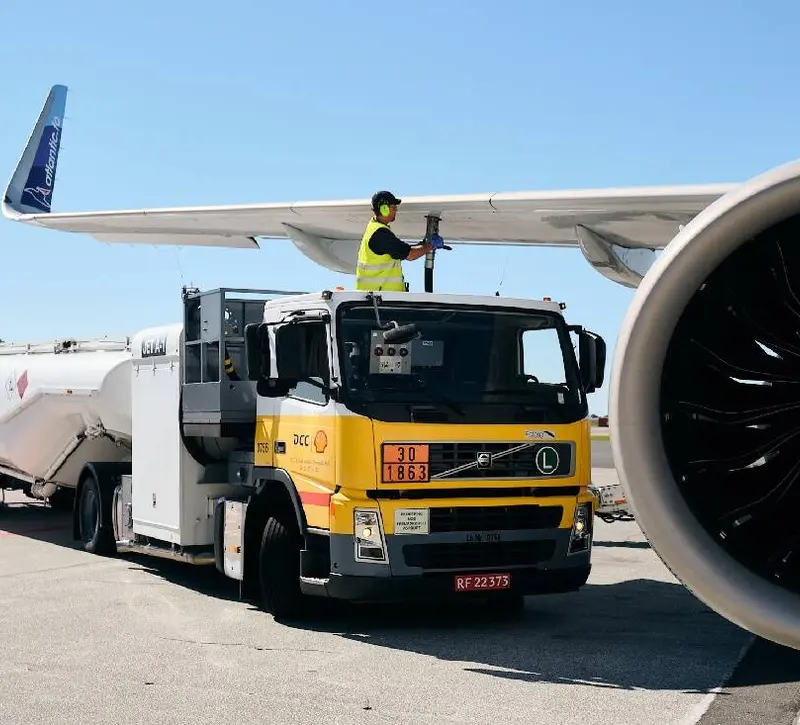 Shell: «Max jet mode» στο μεγαλύτερο διυλιστήριο της Ευρώπης καθώς τα αεροσκάφη στεγνώνουν από καύσιμα