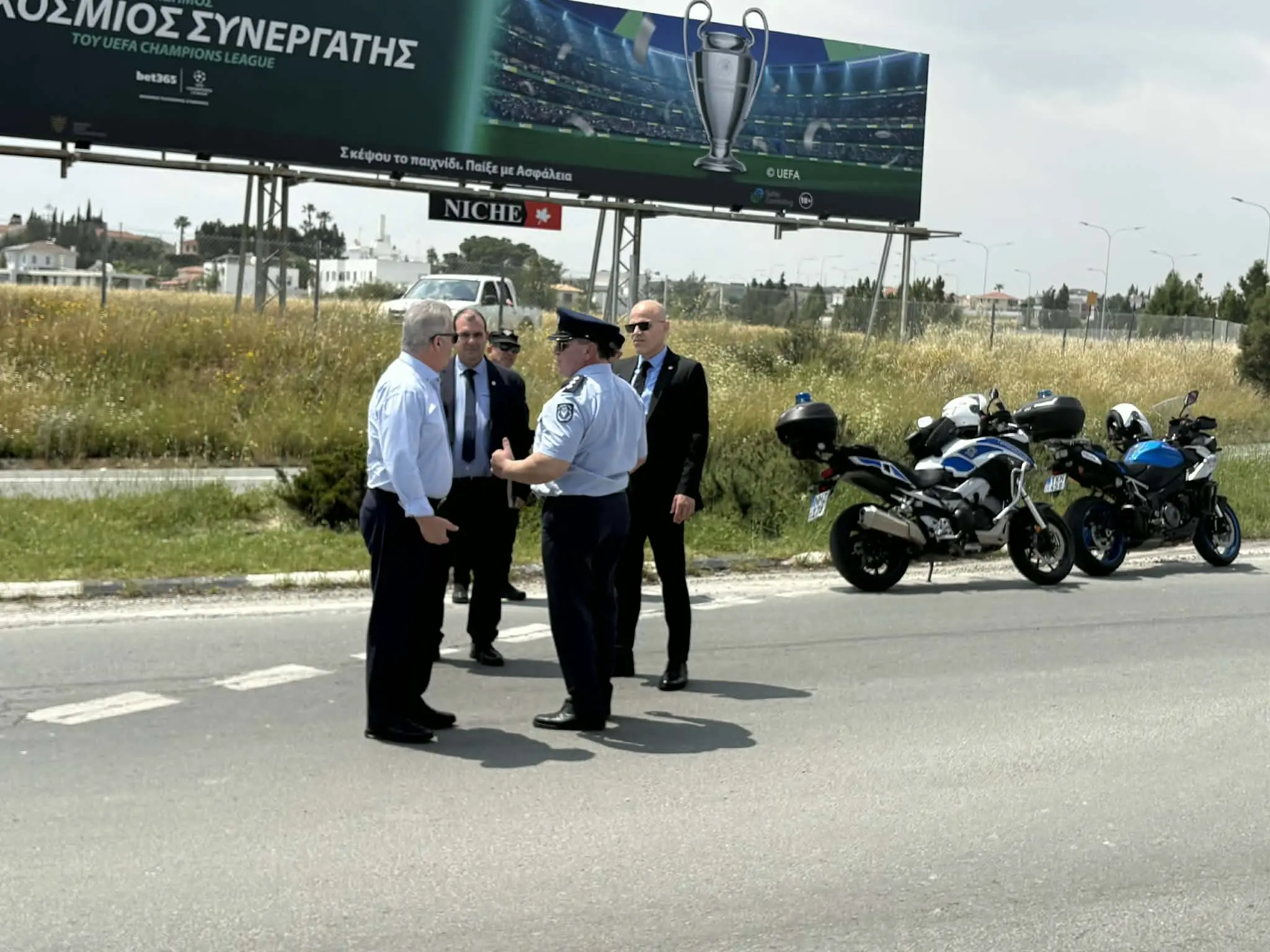 Κτηνοτρόφοι έκλεισαν κυκλικό κόμβο Ριζοελιάς και λιμάνι Λάρνακας - Ένταση με Υπ. Δικαιοσύνης