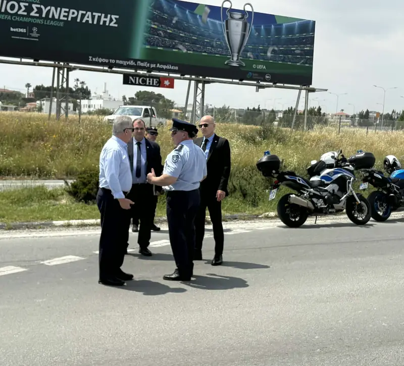 Κτηνοτρόφοι έκλεισαν κυκλικό κόμβο Ριζοελιάς και λιμάνι Λάρνακας - Ένταση με Υπ. Δικαιοσύνης