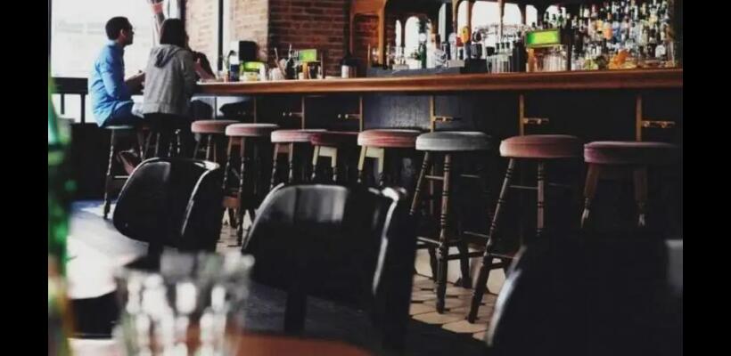 «Θα αναζητούμε κόσμο στα κέντρα» -  «Κανένα συμφέρον δεν εξυπηρετώ»: Κορυφώνεται η κόντρα για τα ωράρια