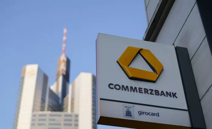 UniCredit: Άνω του 30% η συμμετοχή της στην Commerzbank, ισχυροποιεί τη θέση εξαγοράς