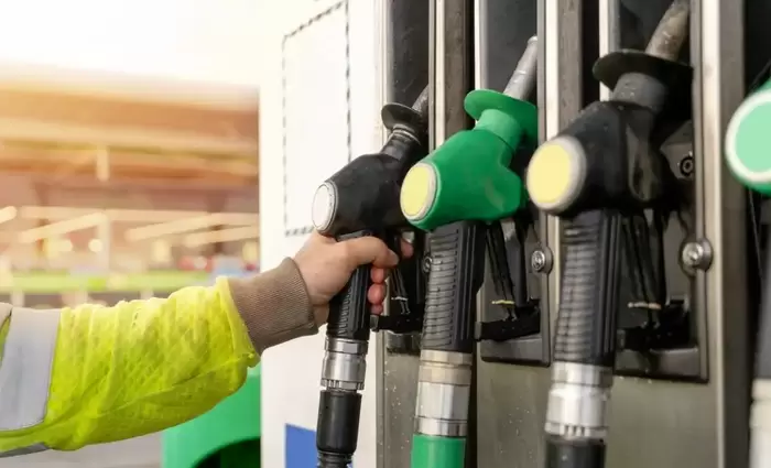 Πέρασε ομόφωνα η μείωση του φόρου στα καύσιμα – Σε ισχύ από το Σάββατο