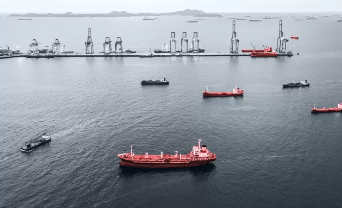 Αγορά δεξαμενόπλοιων σε ιστορικό σοκ: Εκτίναξη ναύλων και γεωπολιτική ασφυξία στην προσφορά πετρελαίου