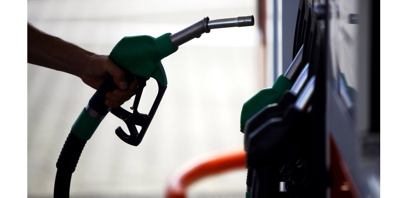 Από τα μεσάνυχτα του Σαββάτου τελικά η μείωση του φόρου στα καύσιμα – Τι είπε στη Βουλή το ΥΠΟΙΚ