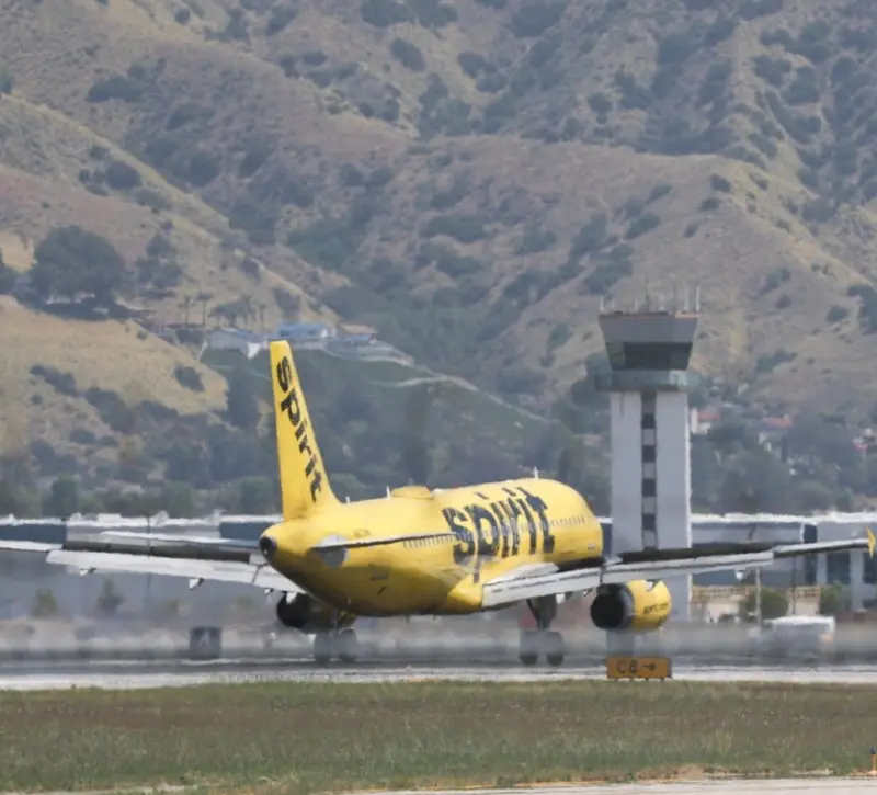 Τίτλοι τέλους για Spirit Airlines μετά το ναυάγιο των συνομιλιών με την κυβέρνηση Τραμπ – Ακυρώθηκαν όλες οι πτήσεις